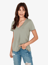 Load image into Gallery viewer, 經典款V領素T-shirt 灰綠色