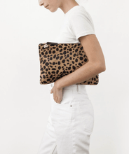 Load image into Gallery viewer, Clare V. Leopard 豹紋皮毛手拿包