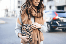 Load image into Gallery viewer, Clare V. Leopard 豹紋皮毛手拿包