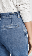 Load image into Gallery viewer, REVERY HALSEY WIDE LEG CROP牛仔中高腰排釦寬褲
