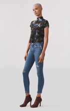 Load image into Gallery viewer, SOPHIE CROP PENTACLE高腰深藍刷破Skinny牛仔褲
