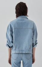Load image into Gallery viewer, Oversized Denim Jacket 寬版淺藍牛仔外套
