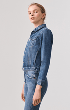 Load image into Gallery viewer, Cropped Denim Jacket VIVIAN 經典深藍合身短板牛仔外套
