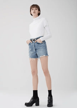 Load image into Gallery viewer, RICOCHET Short Dee藍色高腰刷破牛仔短褲
