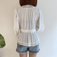 Load image into Gallery viewer, 波希米亞V領蕾絲寬袖上衣
