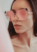 Load image into Gallery viewer, 兩色黑貓眼角造型墨鏡
