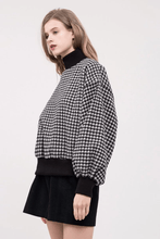 Load image into Gallery viewer, 千鳥格紋微高領sweatshirt
