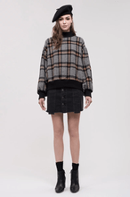 Load image into Gallery viewer, 格紋微高領sweatshirt
