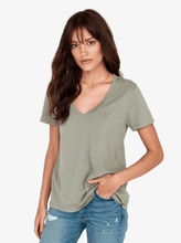 Load image into Gallery viewer, 經典款V領素T-shirt 灰綠色
