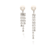 Load image into Gallery viewer, HOLLY DAY PEARL EARRING
