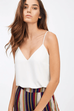 Load image into Gallery viewer, 美國細肩V領背心 黑白兩色
