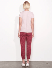 Load image into Gallery viewer, 圓領微笑刺繡T-shirt

