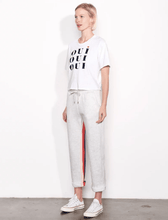 Load image into Gallery viewer, 純棉圓領白色字母T-shirt
