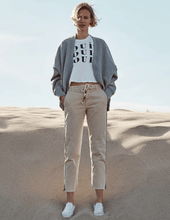 Load image into Gallery viewer, 純棉圓領白色字母T-shirt
