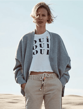 Load image into Gallery viewer, 純棉圓領白色字母T-shirt
