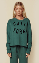 Load image into Gallery viewer, 綠色圓領內刷毛衛衣Cali York
