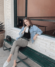 Load image into Gallery viewer, Oversized Denim Jacket 寬版淺藍牛仔外套
