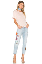 Load image into Gallery viewer, Liya Slim Boyfriend 熱帶刺繡圖案牛仔褲
