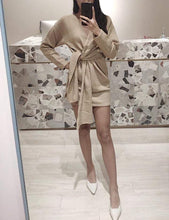 Load image into Gallery viewer, 針織V領燕麥色綁結洋裝
