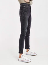 Load image into Gallery viewer, Nico High Rise Slim Fit in Virtue 高腰黑色合身九分牛仔褲
